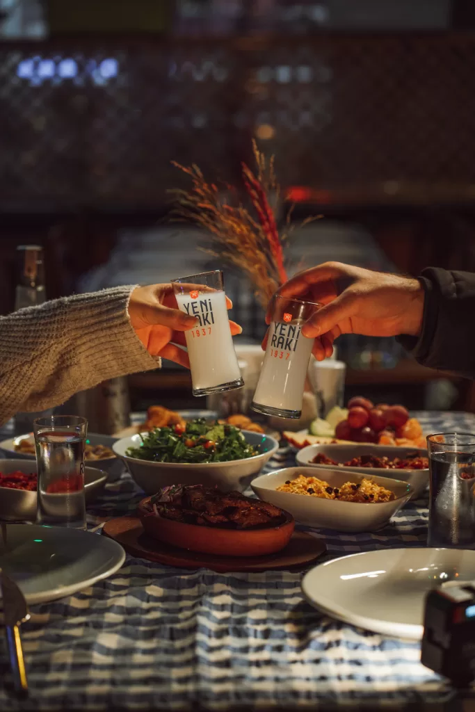 Memleket Meyhanesi — Yemek & içecek